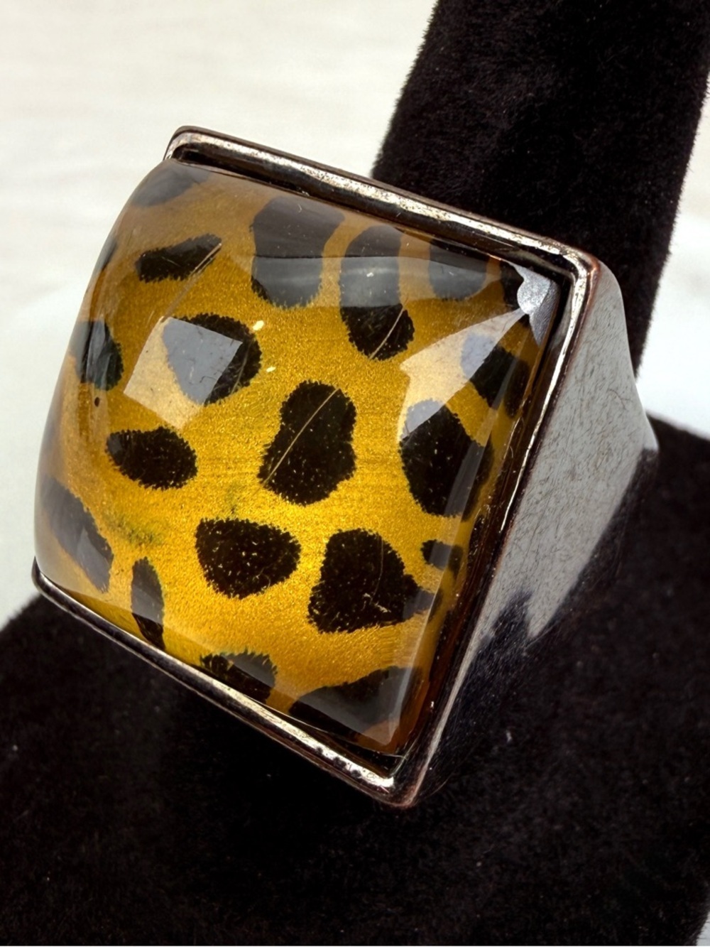 Beautiful, raised animal print, wideband statement ring